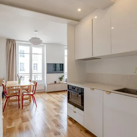 Cozy Faubourg St Martin Retreat Parigi